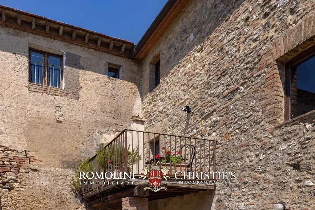 Aed - Historic Estate with Castle in Umbria