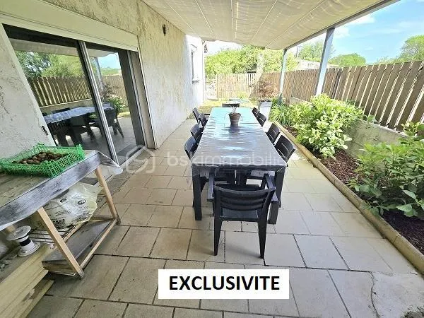 Terrass - House with Pool and Terrace in Montendre Area