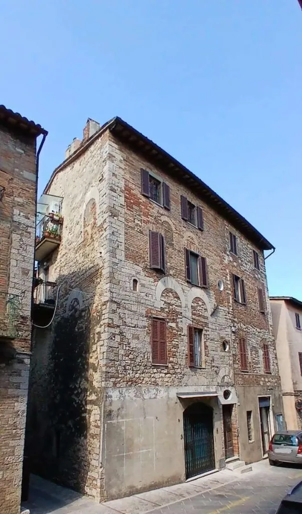 Rustic Trilocale with Balcony in Todi
