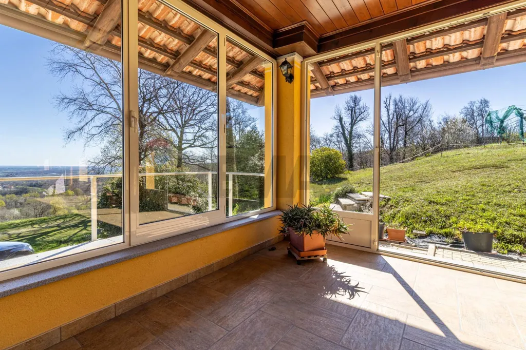 Terrazza - Villa indipendente con parco privato a Magnano