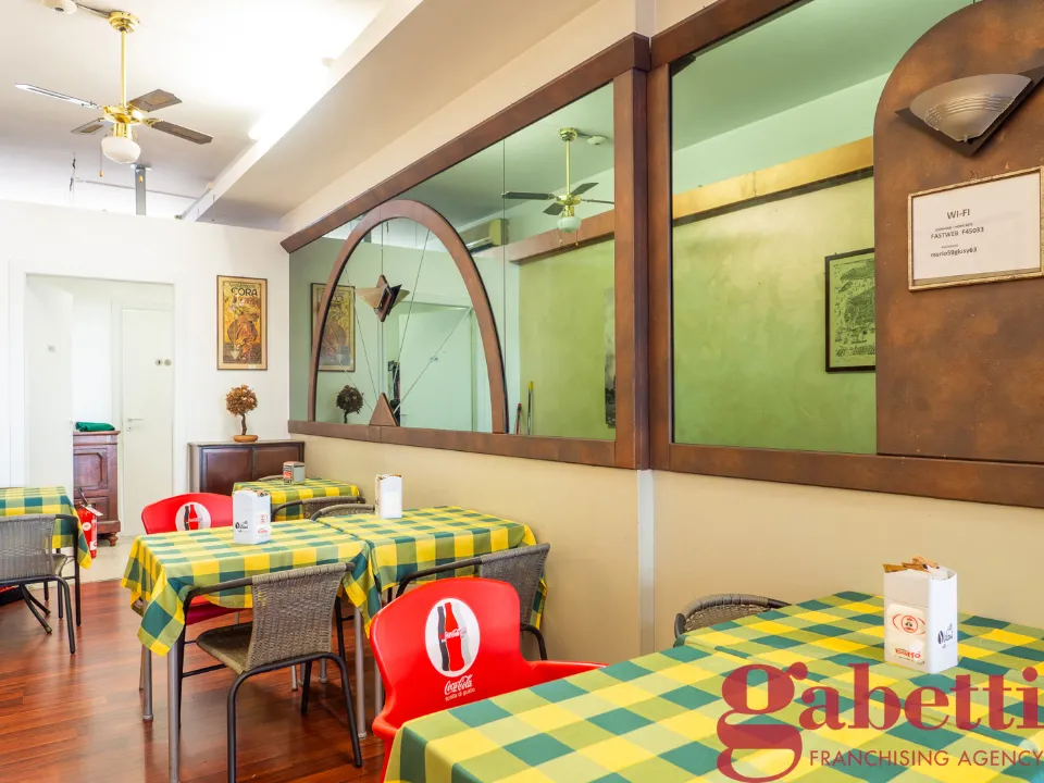 Sala da pranzo - Commercial Space with Bar in Milan