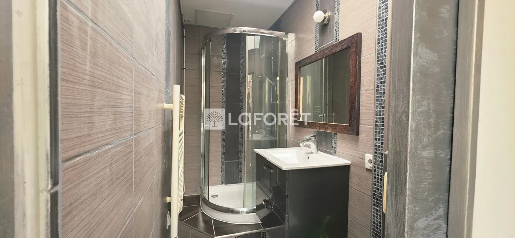 Vannitoad - 1-Bed Flat with Courtyard View in Saint-Denis