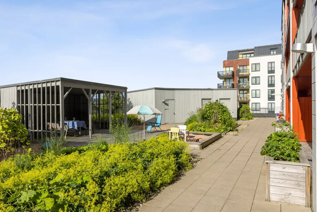 Aed - Apartment with South-Facing Balcony in Vallhamra