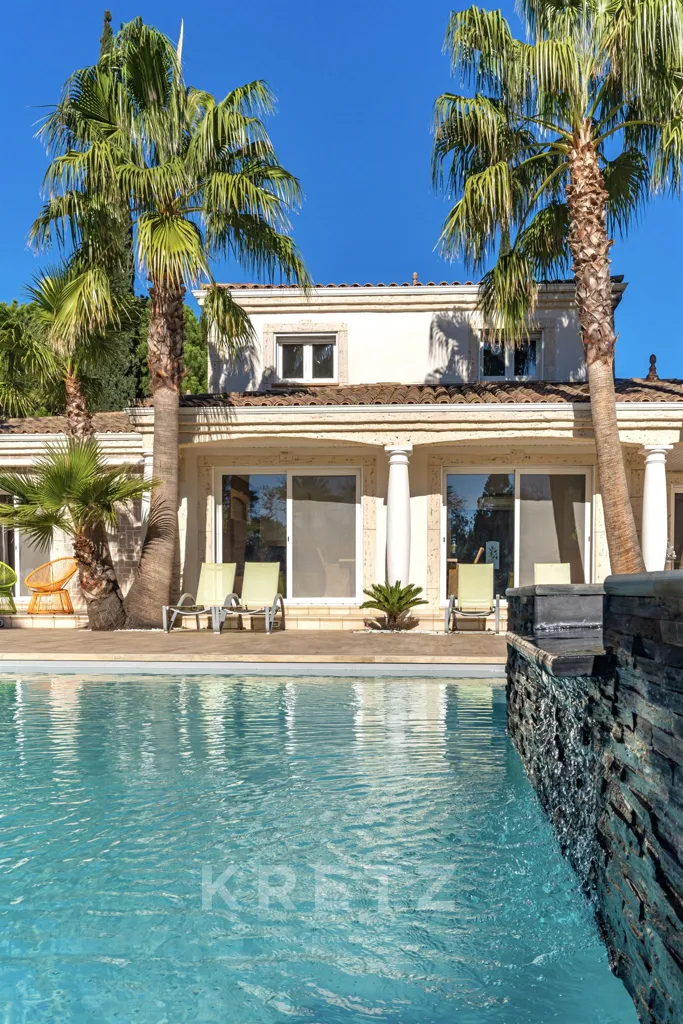 Piscine - Villa avec Parc Boisé à Vias