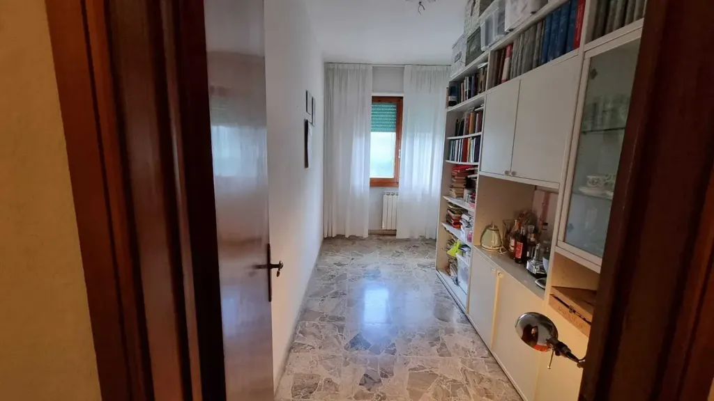 Esik - Apartment with Terraces in Prato