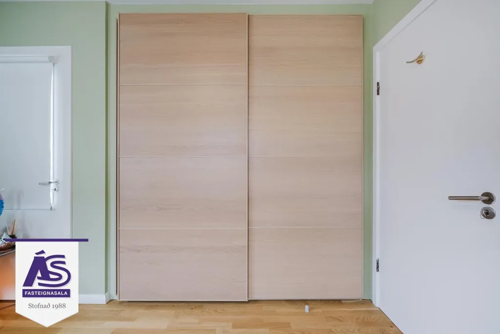 Stanze - 5-6 Bed Apartment with Sea View in Hafnarfjörður