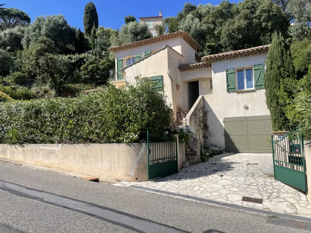 Välivaade - Traditional House with Sea View in Cavalaire