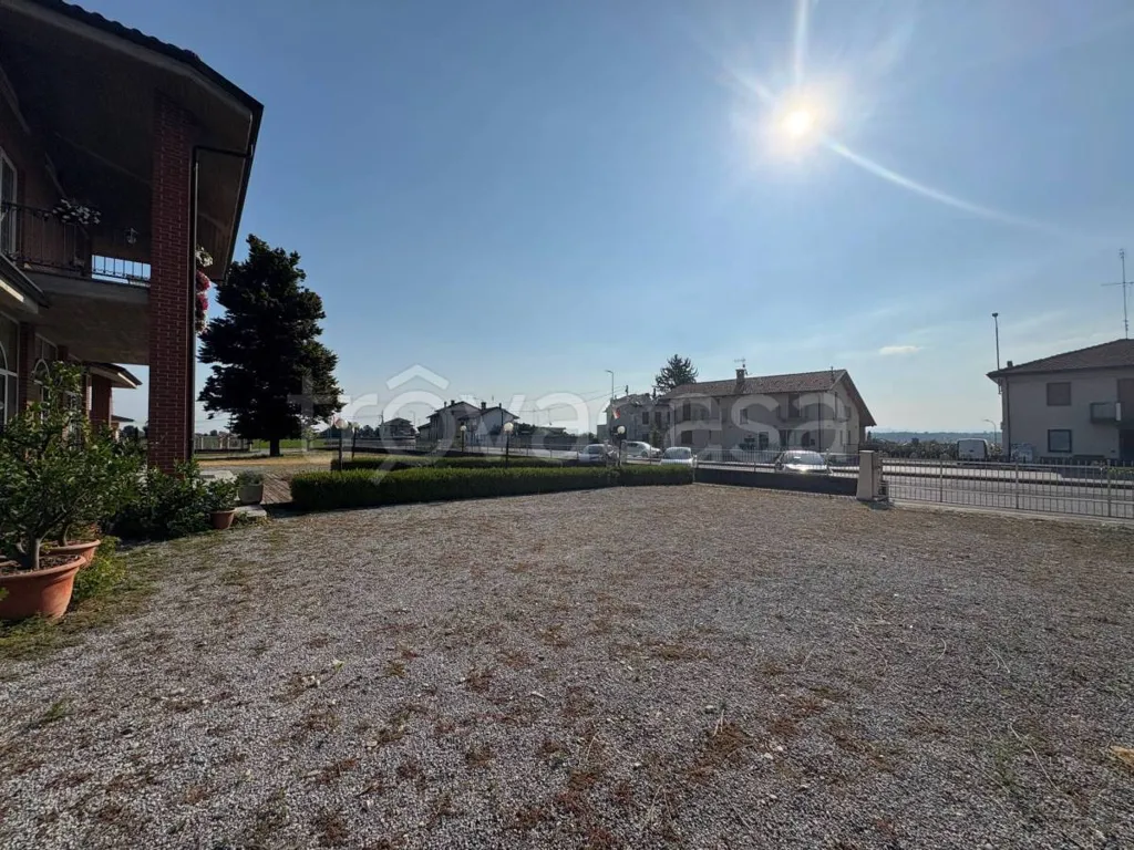 Jardin - Bifamiliar Villa with Commercial Space in Fossano