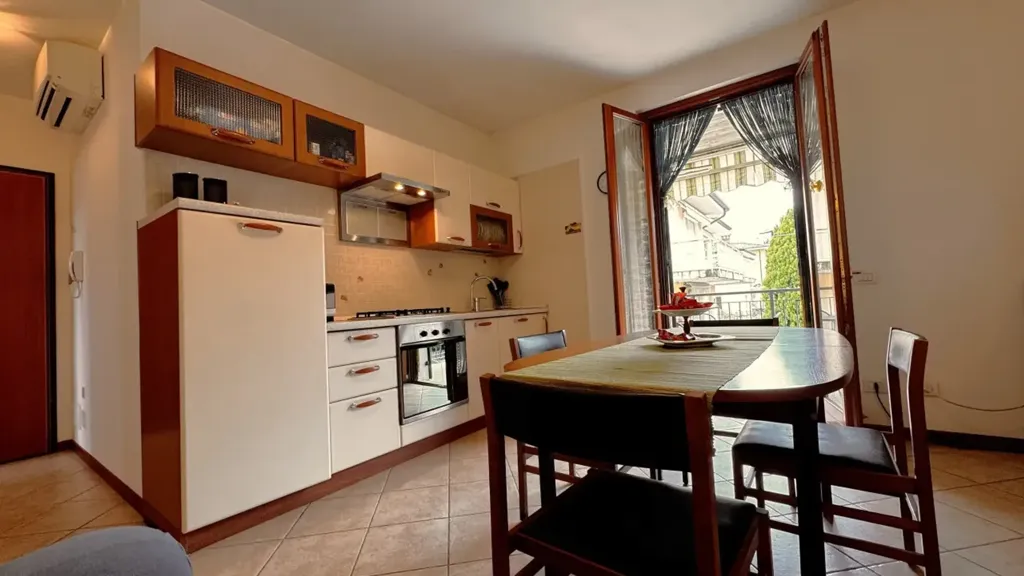 Söögituba - Charming Triplex with Panoramic Terrace in Lazise