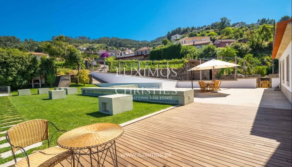 Terrass - Secular Solar with Historic Features in Santo Tirso