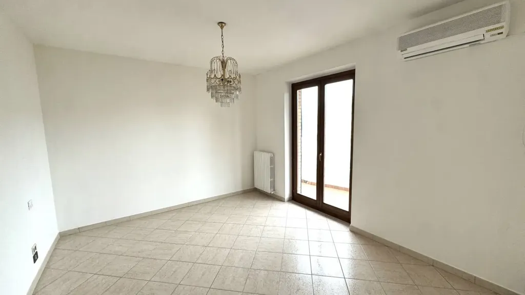 Rooms - Modernised Apartment with Balcony in Fermo
