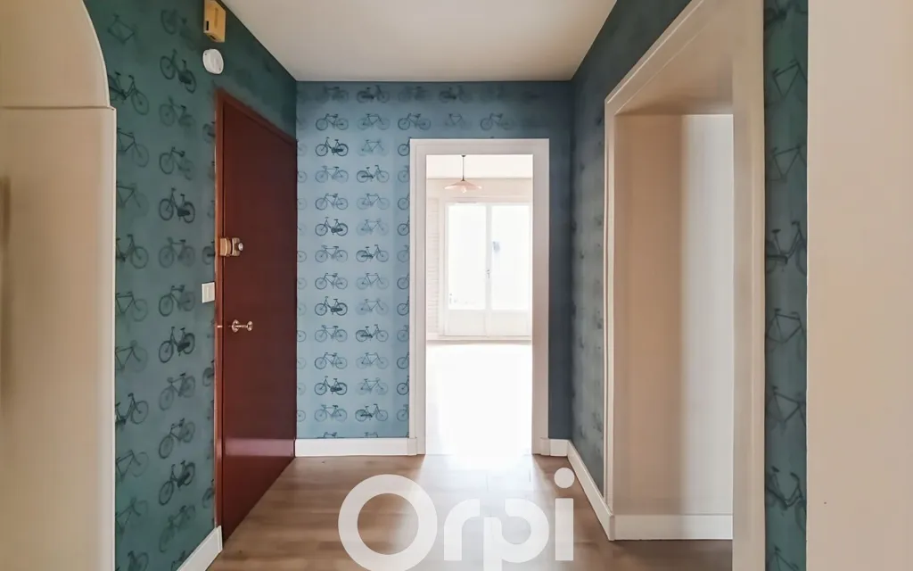 Esik - T2 Apartment with Balcony in La Roche-sur-Yon