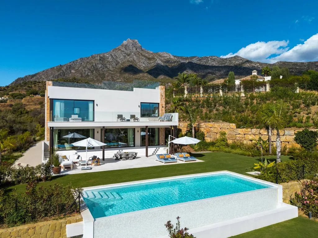 Bassein - Luxury Villa with Heated Pool in Marbella
