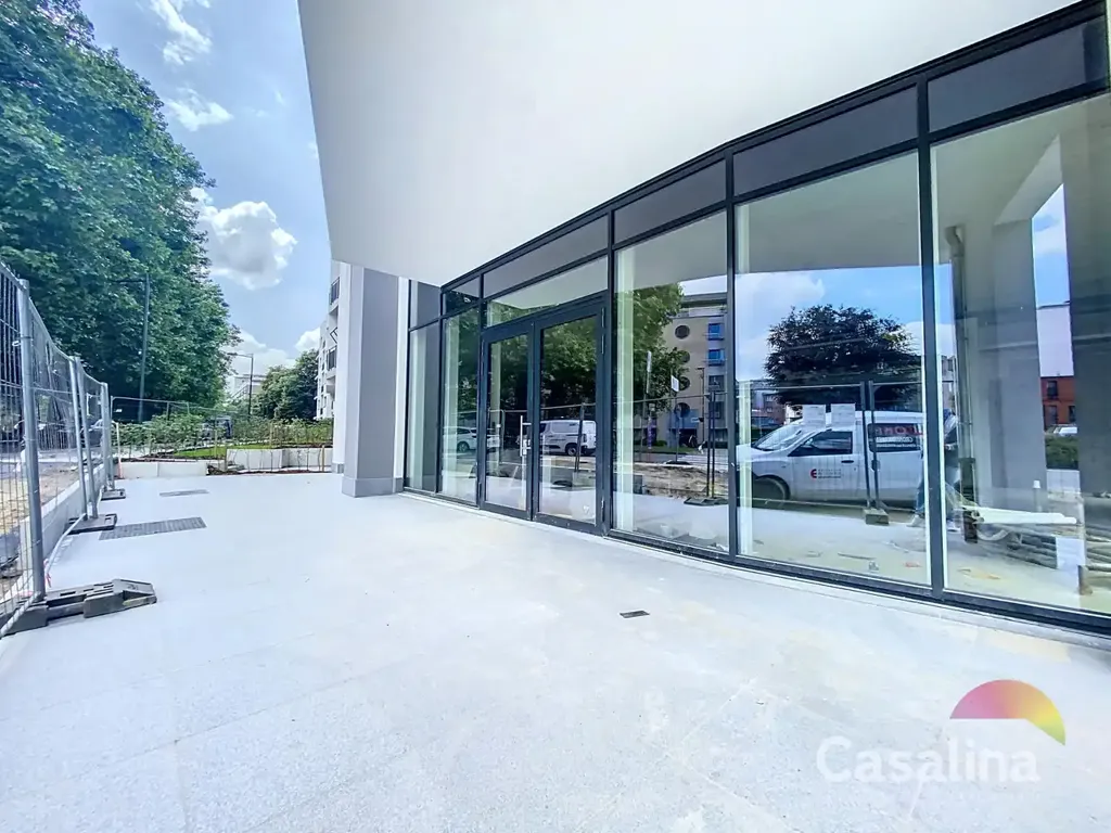 Esterno - Corner Retail Unit in Evere