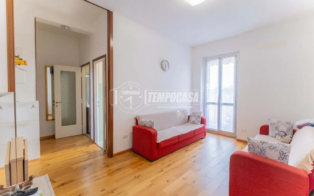 Elutuba - Brightly Lit Two-Bedroom in Novate Milanese