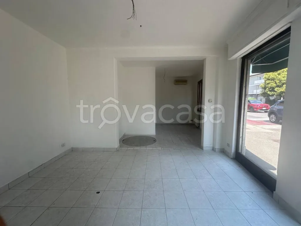 Pièces - Commercial Property with Central Location in Padua