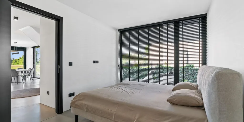 Chambres - Maison Moderne avec Espace de Travail à Genk