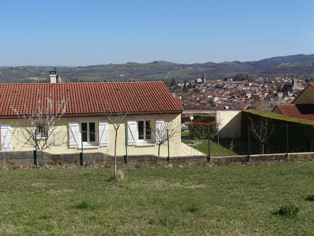 Esterno - Charming Flat-Plan House with 180° View in Billom