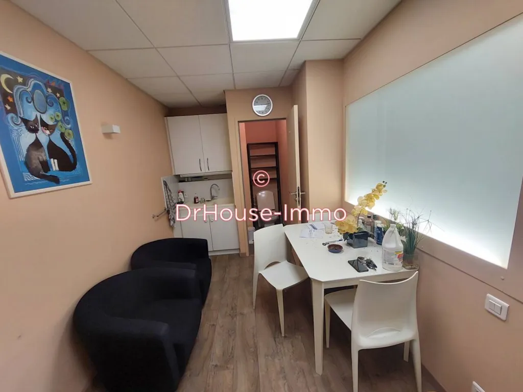 Office - Commercial Property with PMR Access in Aix-En-Provence