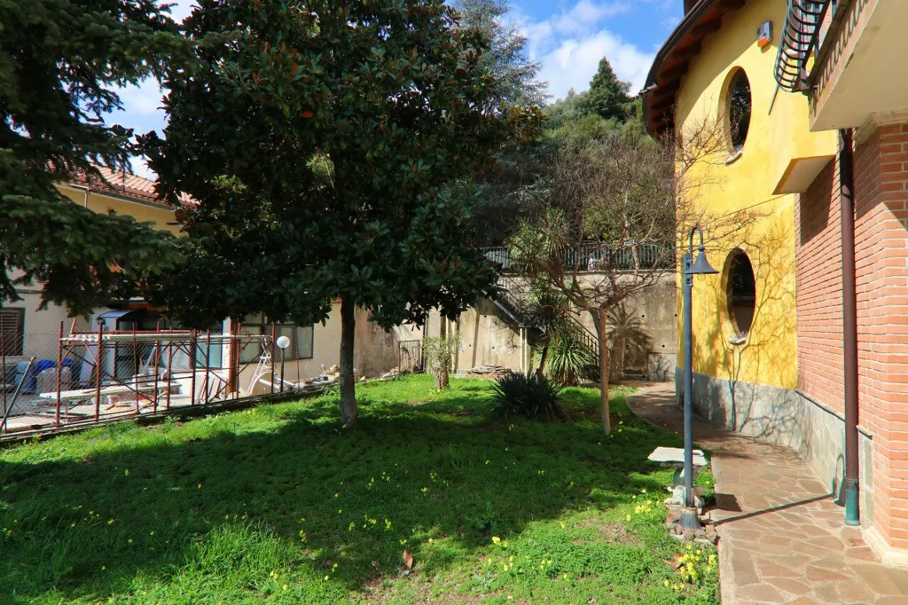 Aed - Hilltop Villa with Panoramic Views in Eboli