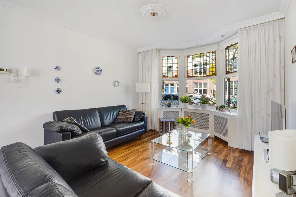 Séjour - 1920s Semi-detached House with Garden in Delft