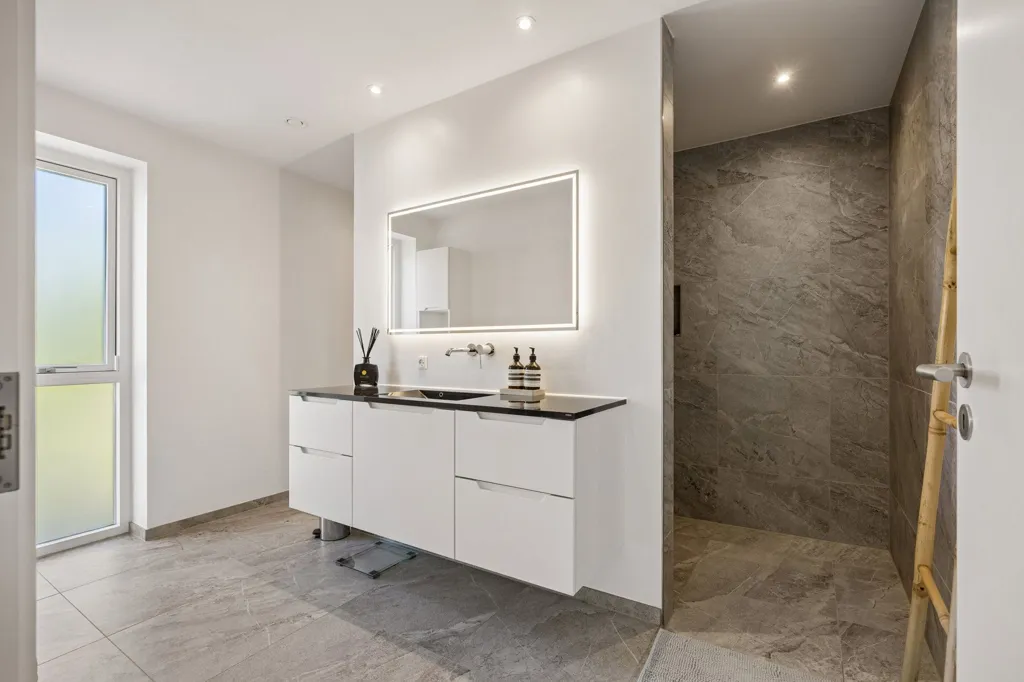 Vannitoad - Contemporary Villa with Garden in Kastrup