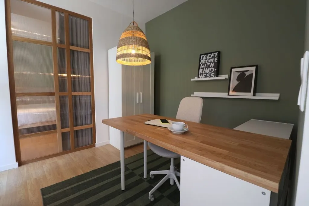 Bureau - Renovated T1+1 Apartment in Lisbon