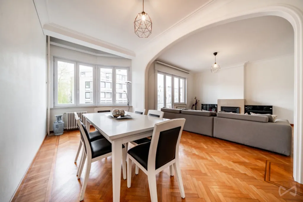 Söögituba - 2 magamistoaga korter asukohas Ixelles