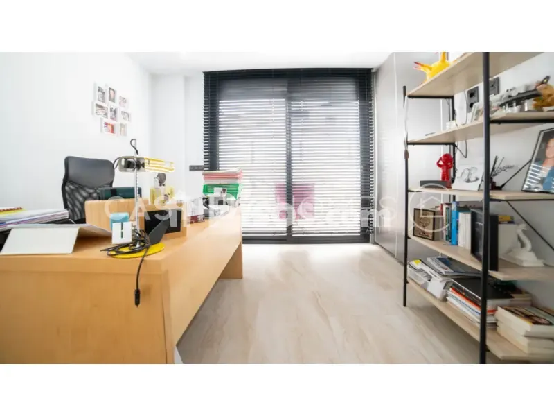 Office - 3-room house in ES