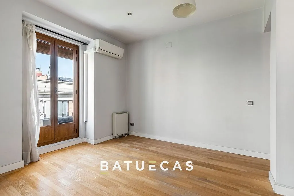 Chambres - Apartment with Balcony in Embajadores, Madrid