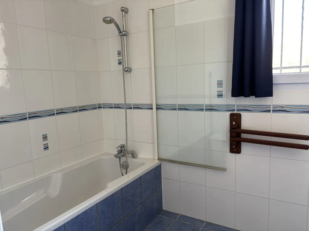 Salles de bain - Maison Prête à Emménager avec Terrain à Autry-Issards