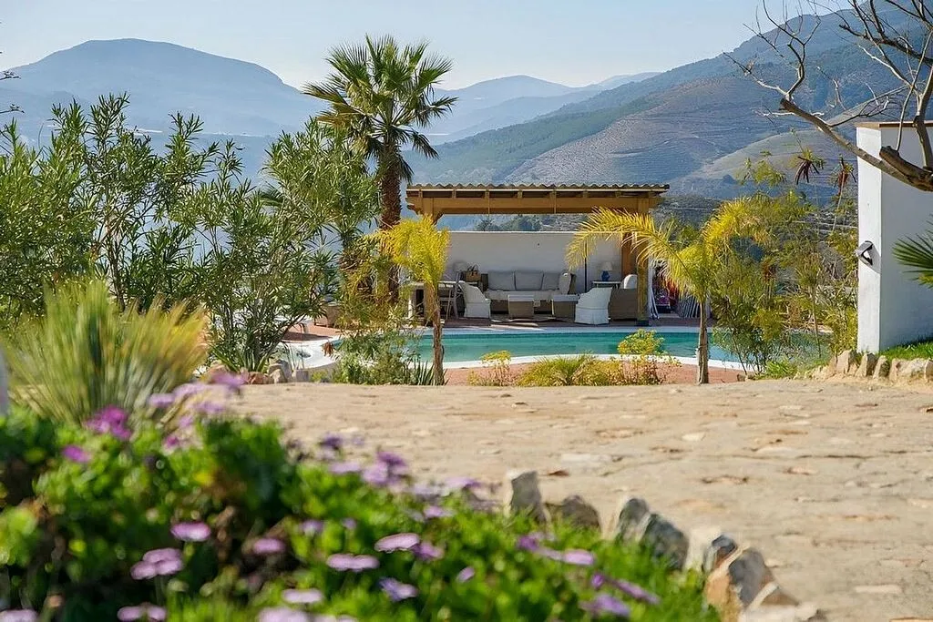 Bassein - Rustic Villa with Pool in Manilva