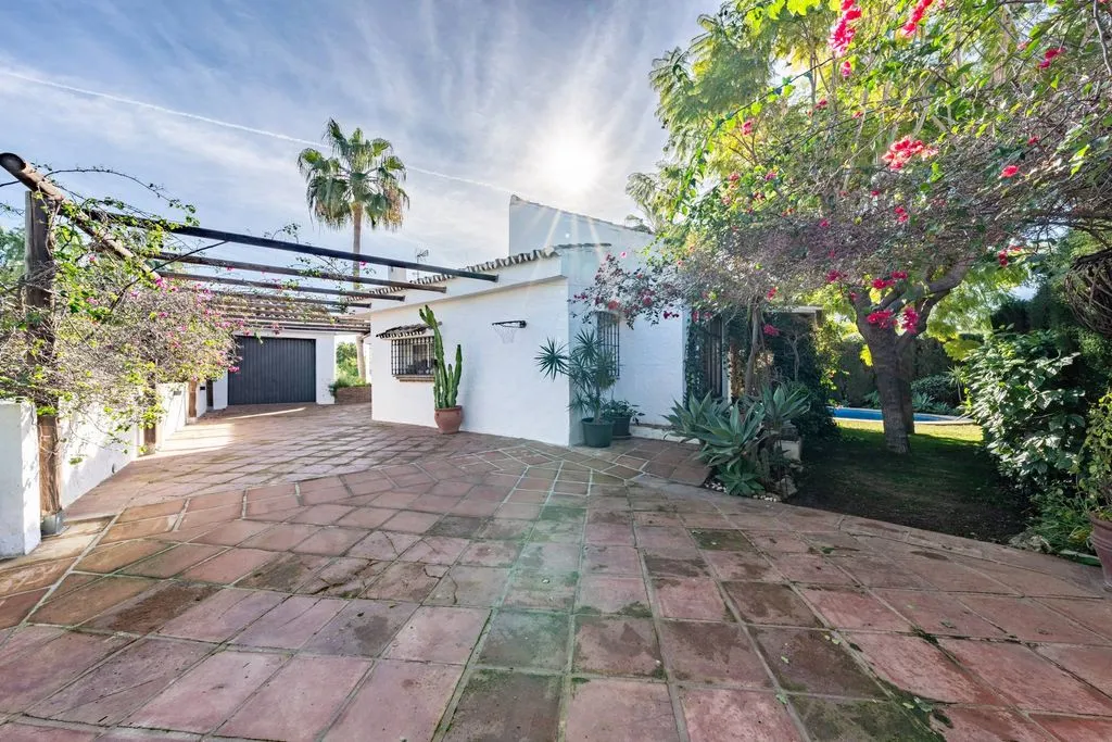 Garden - Renovated Villa with Pool in Atalaya, Estepona
