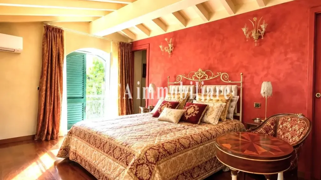 Bedrooms - Rustic Villa with Garden in Pietrasanta
