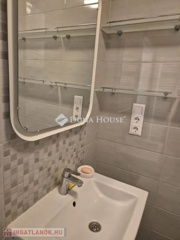 Salles de bain - Modern Flat with Balcony in Tettye, Pécs