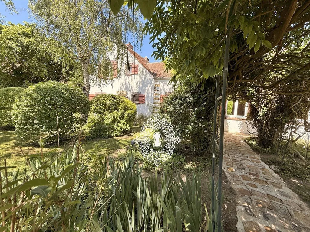 Giardino - Briarde Property with Garden in Yonne