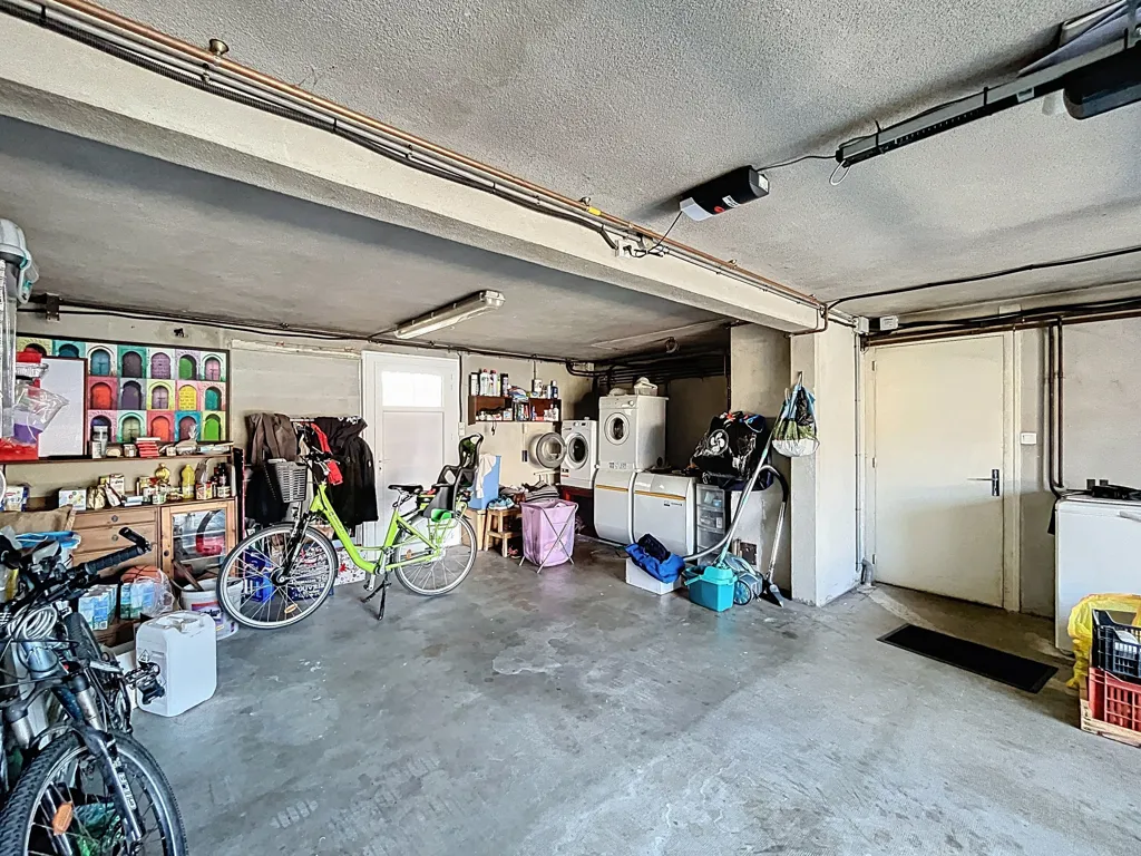 Garage - House with Pool and Garden in Périgueux Centre