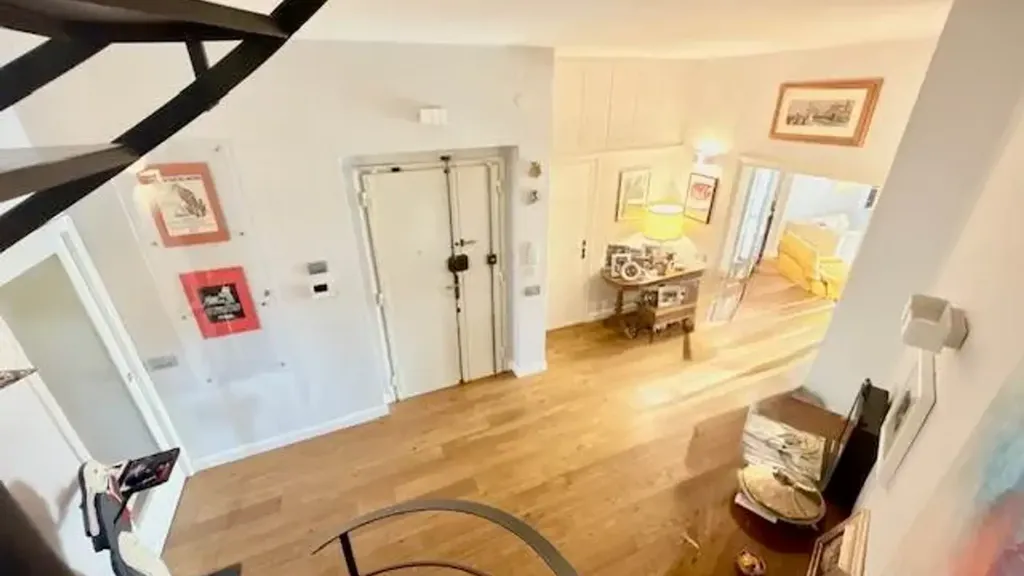 Pièces - Rusticated Penthouse with Views in Florence