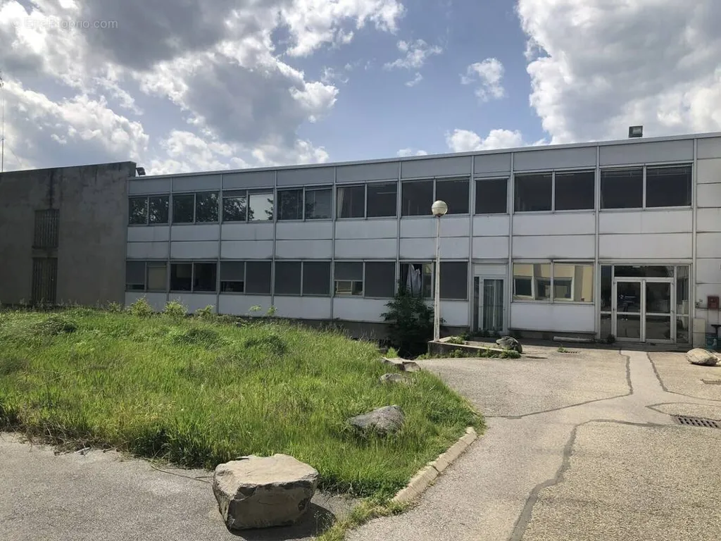 Esterno - Commercial Space with Parking near Valence