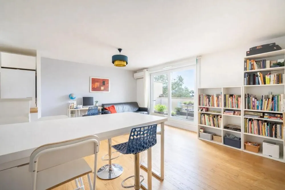 Living Room - Duplex Villa with River View in Montpellier-Aiguelongue
