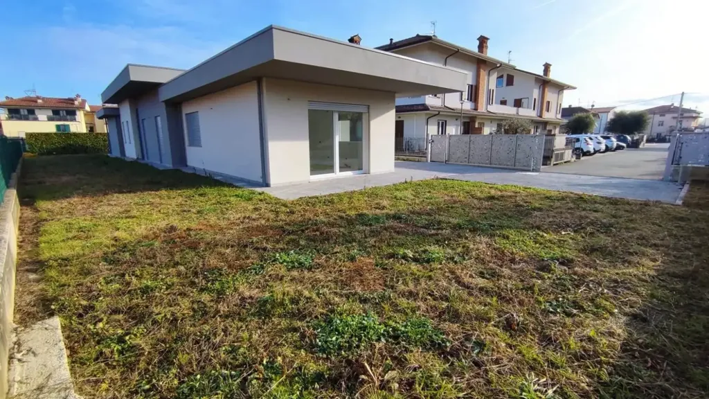 Aed - Modern Villa with Private Garden in Filago