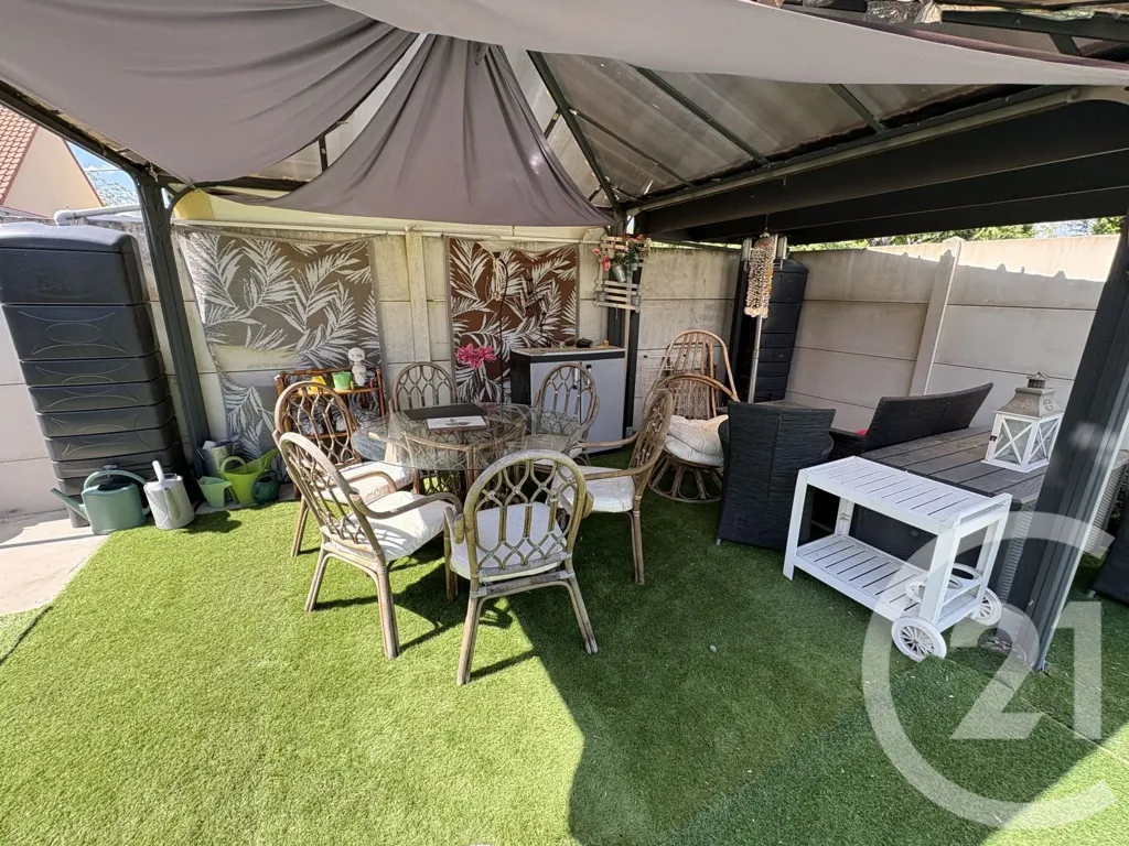 Terrasse - Pavillon de Plain-Pied avec Véranda à Déols