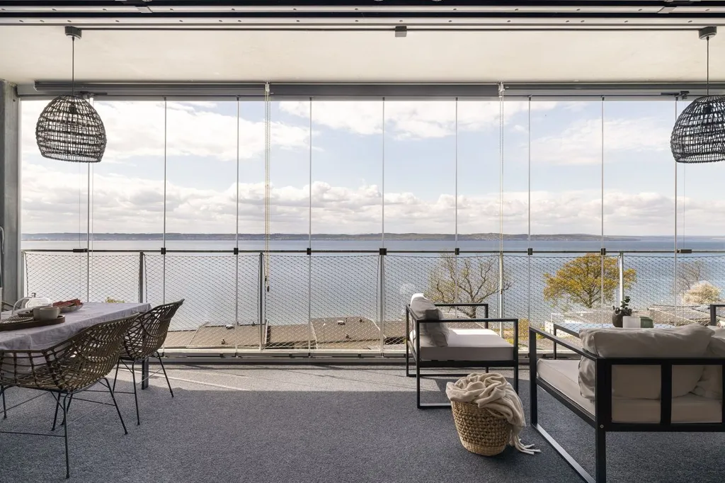 Terrass - Apartment with Vättern View and Balcony in Växjö
