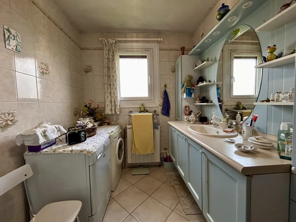 Bathrooms - Pavilion with Veranda in Mont-Saint-Adrien