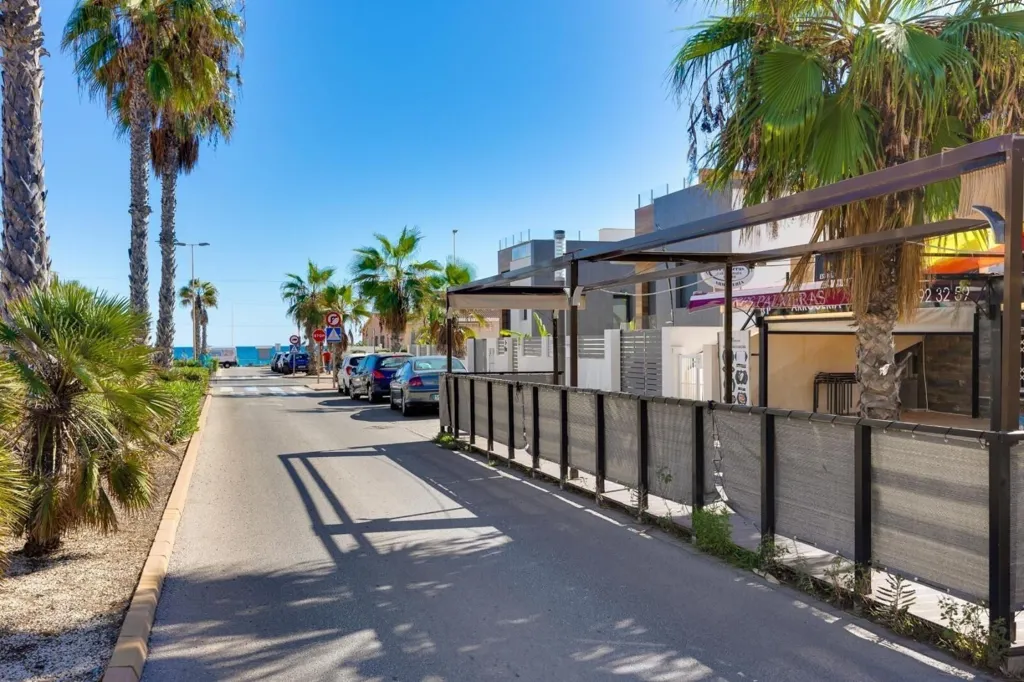 1-Bedroom Apartment with Pool in Torrelamata