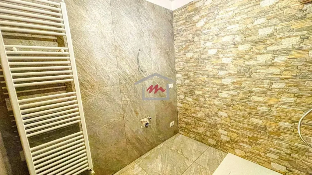Salles de bain - Rear-Facing Apartment with Garden in Bardonecchia