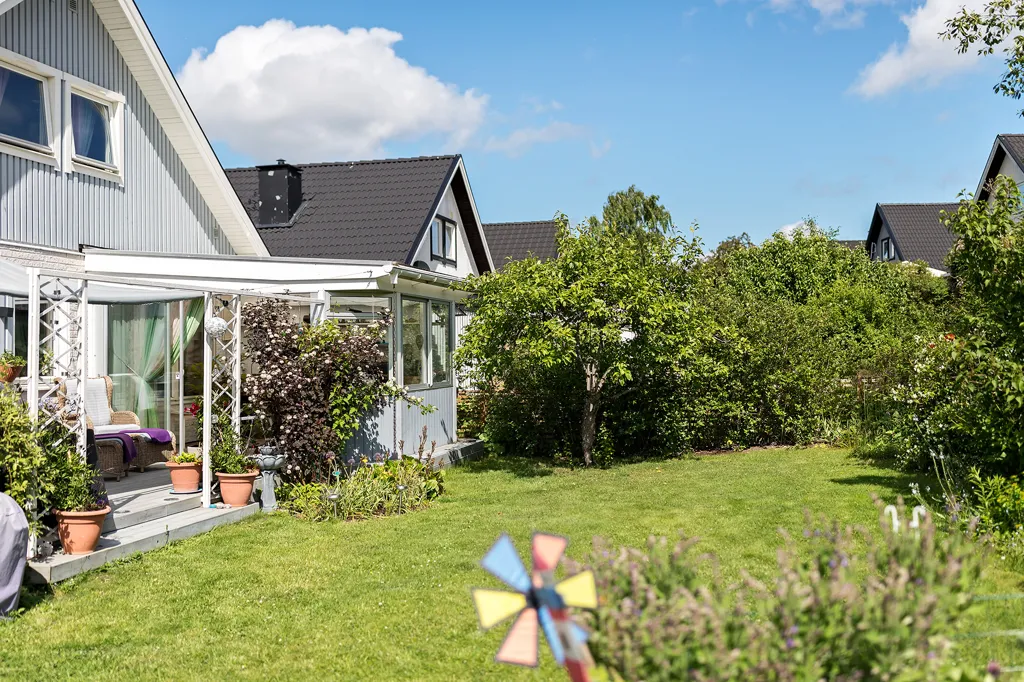 Jardin - Modern Villa with South Terrace in Popular Area