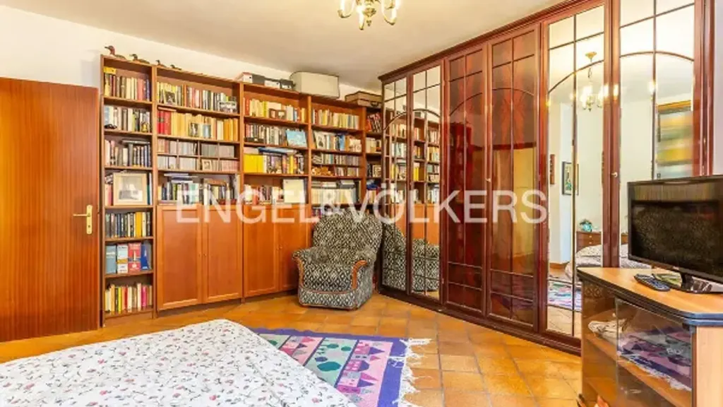 Chambres - Villa with Three Apartments in Guidonia Montecelio