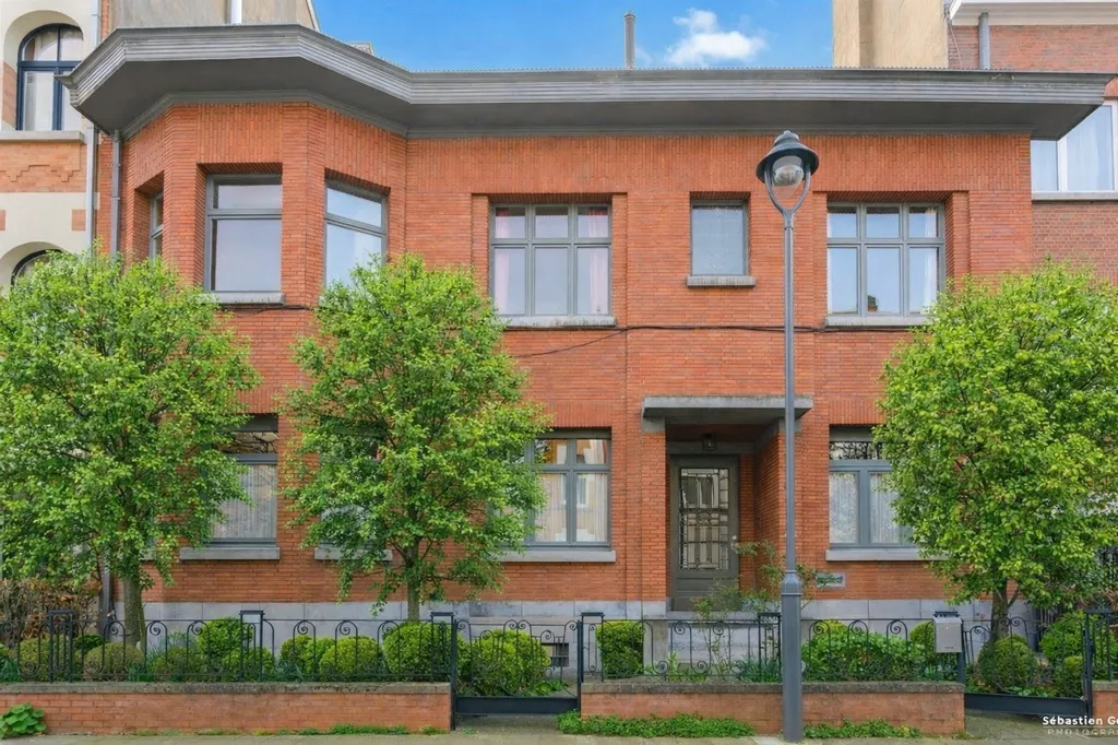 Extérieur - Manoir des Années 1930 avec Terrasse à Schaerbeek