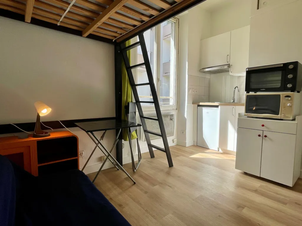 Chambres - Studio meublé avec cuisine équipée à Lyon